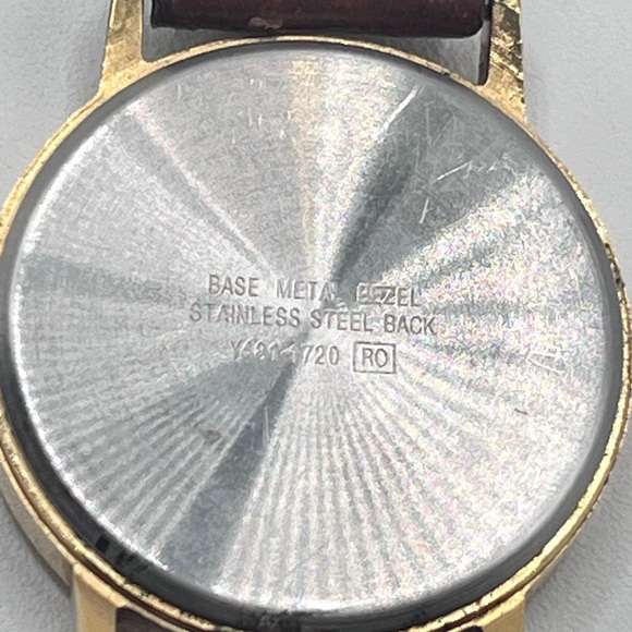 Vintage Disney Mickey Mouse Gold Toned Lorus Watch with Leather Strap - Picture 5 of 6